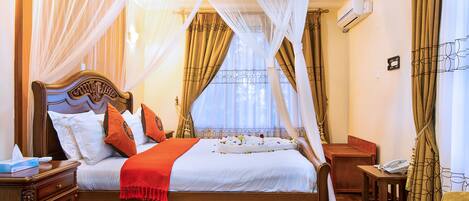 In-room safe, desk, soundproofing, free WiFi