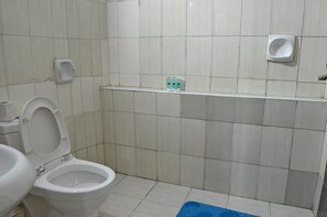 Free toiletries, towels - Royal City Hotel (Kisumu)