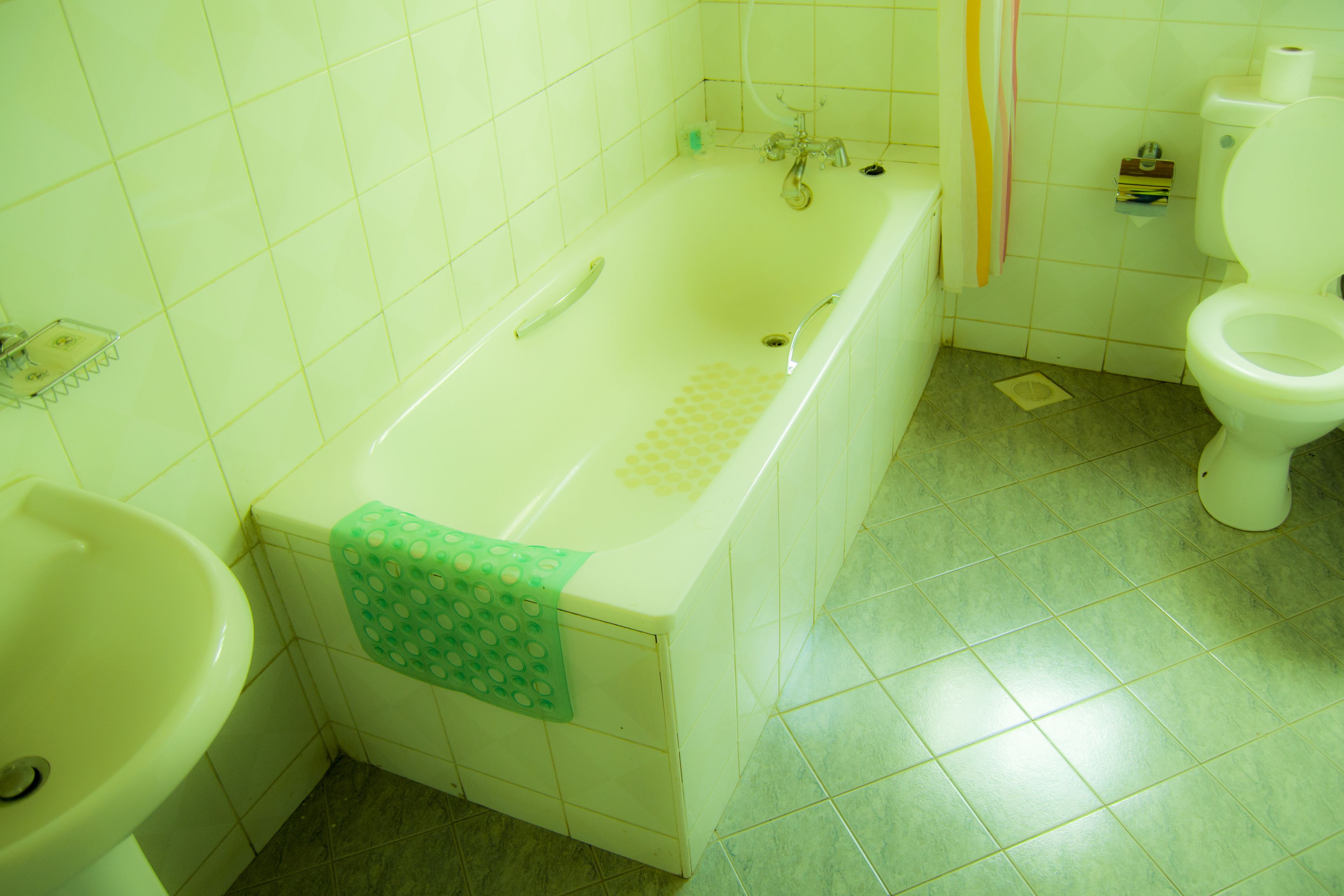 shower, free toiletries, towels