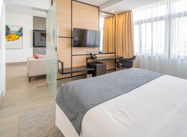 迷你吧、客房内保险箱、特色家居、办公桌