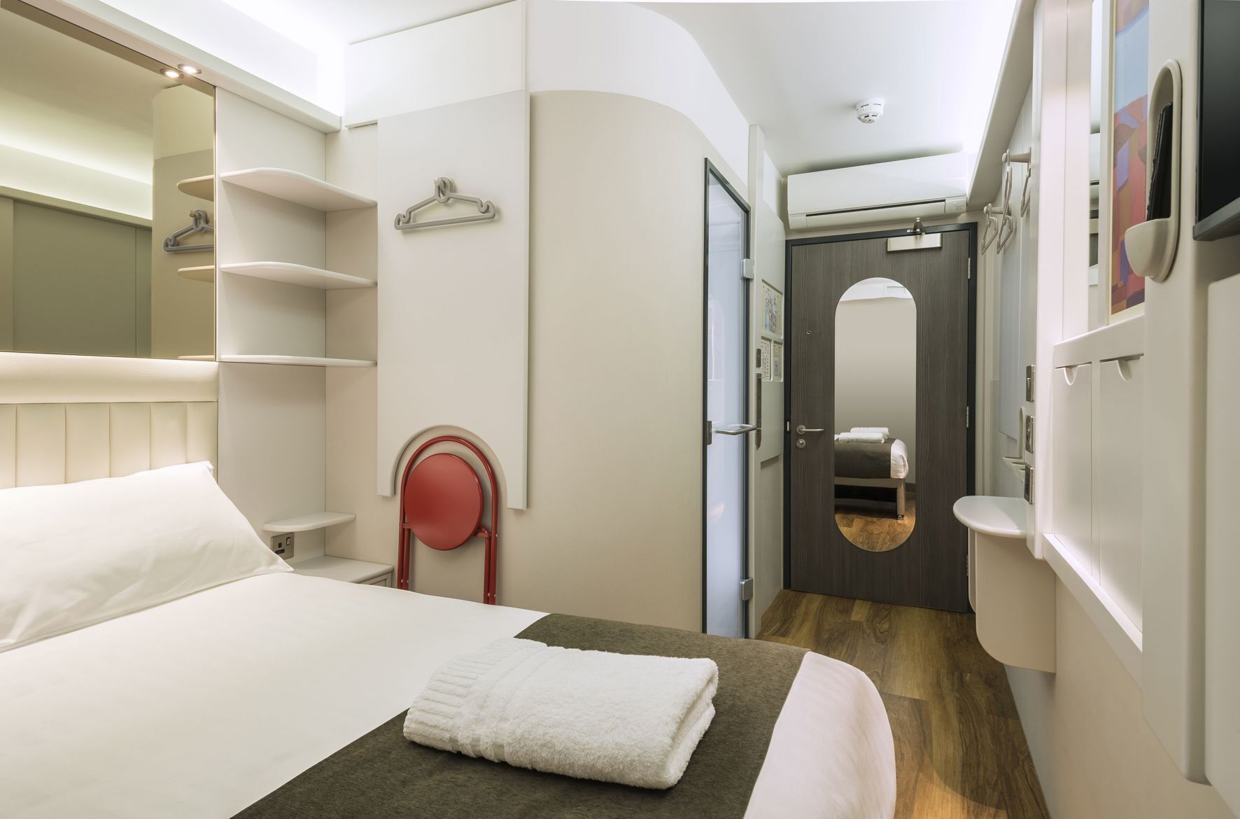 Premium bedding, in-room safe, desk, blackout curtains