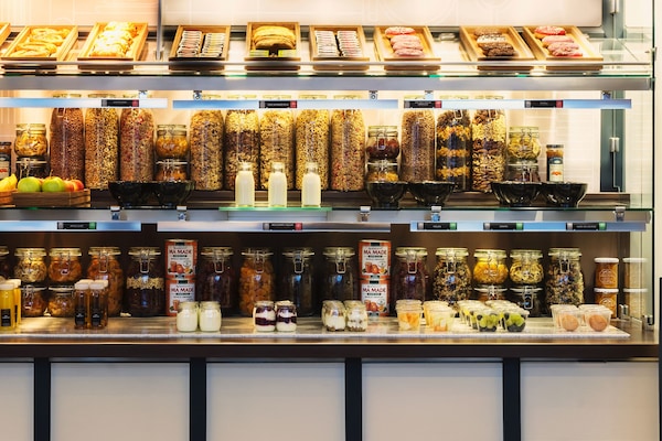 Bữa sáng kiểu Âu hàng ngày (11 GBP/mỗi người)