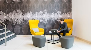 Coin salon dans le hall