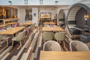 Daily continental breakfast for a fee - Point A Glasgow (Glasgow)