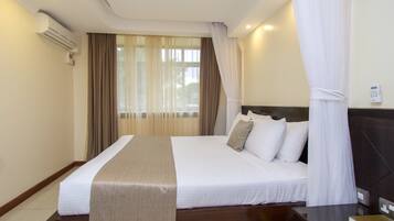 Superior Double Room | In-room safe, WiFi (free)
