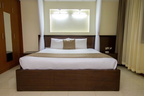 In-room safe, free WiFi