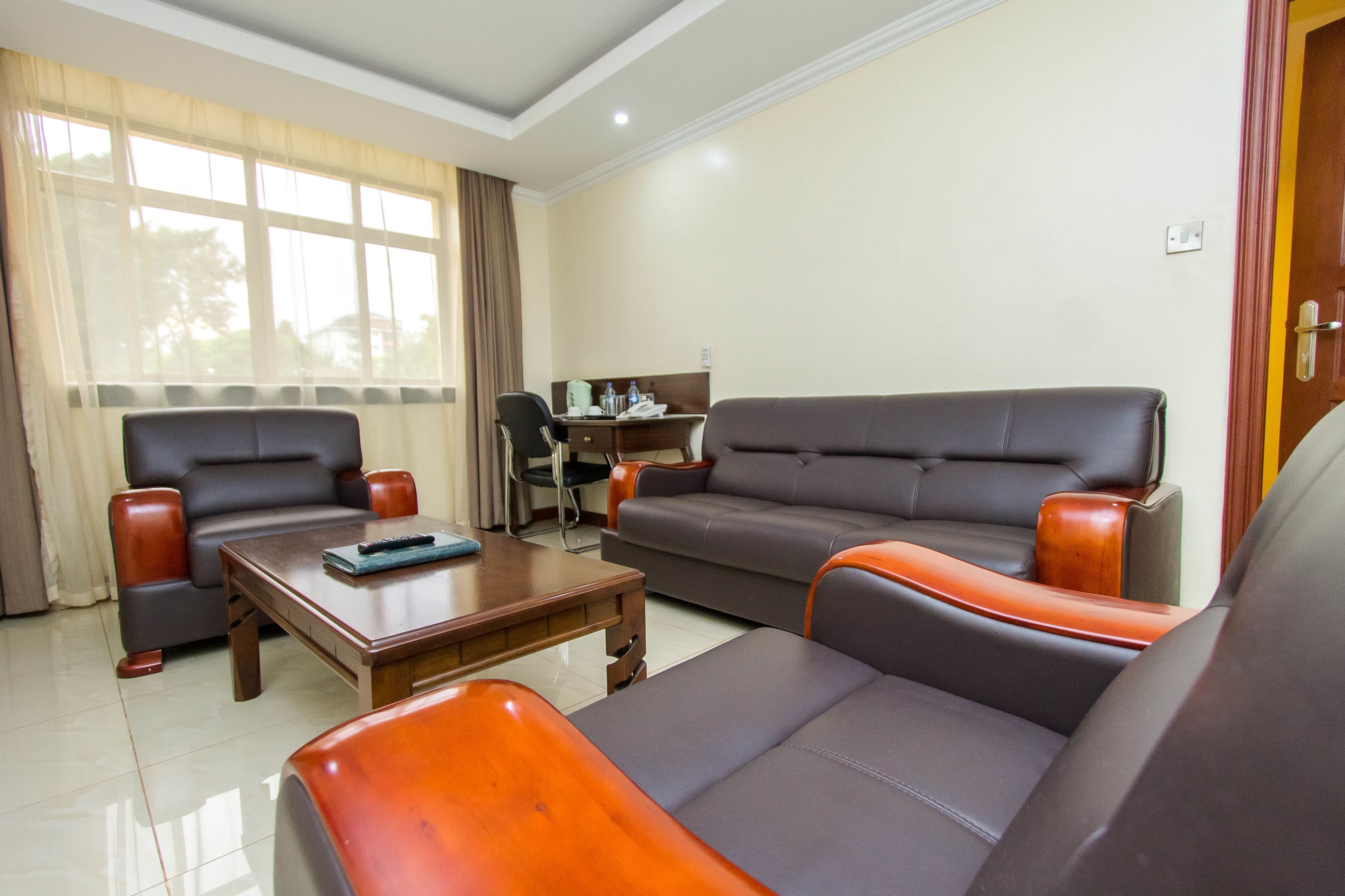 superior double room | living area | tv