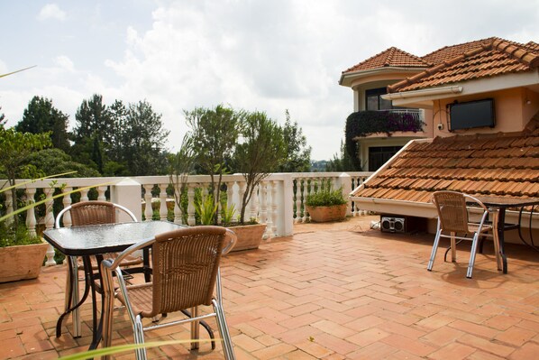 Terrace/patio - Spannet Suites (Mbarara)