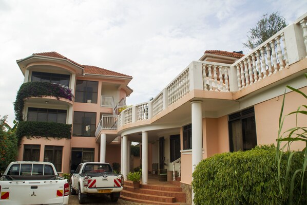 Front of property - Spannet Suites (Mbarara)