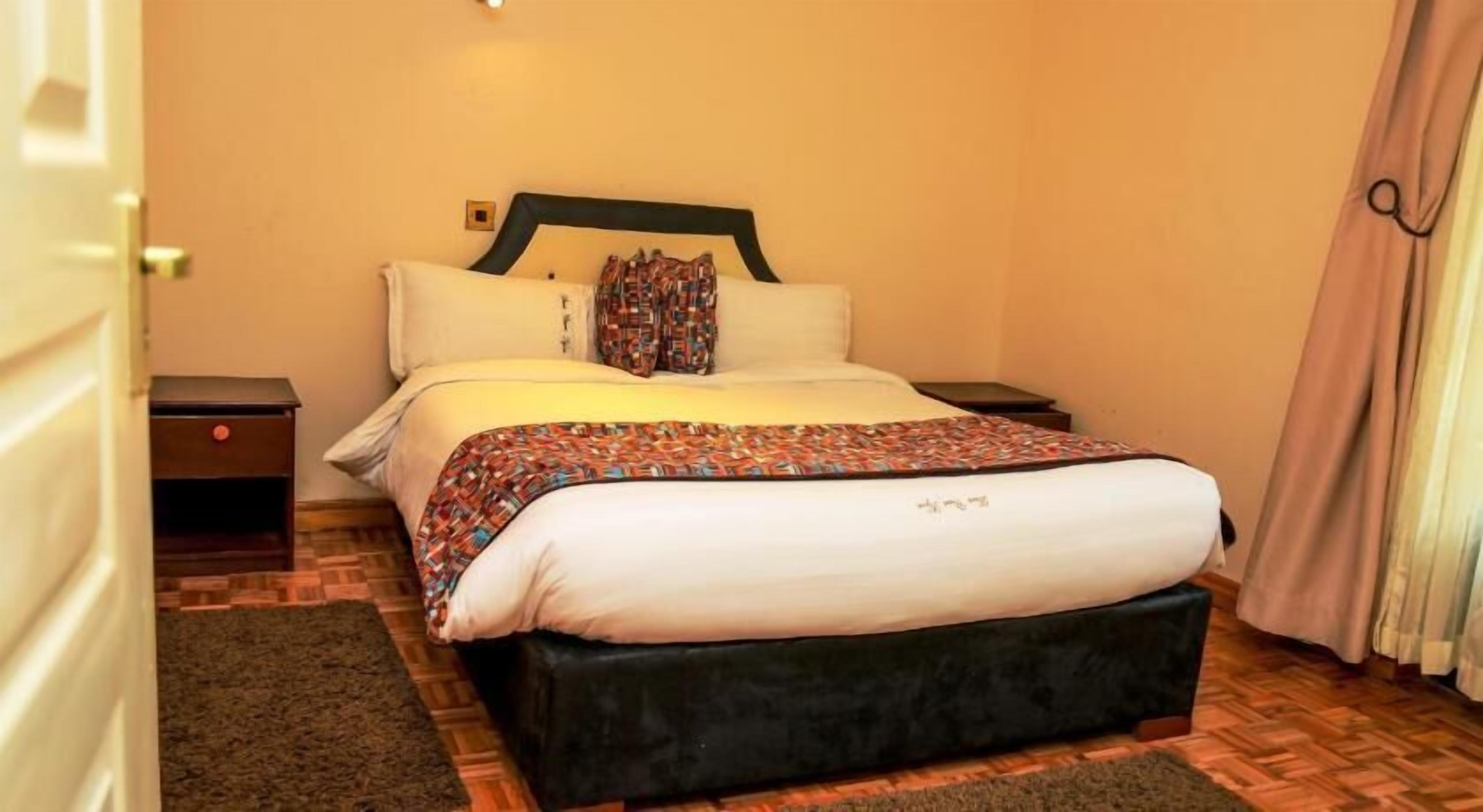 Frigobar, escrivaninha, quartos à prova de som, Wi-Fi de cortesia