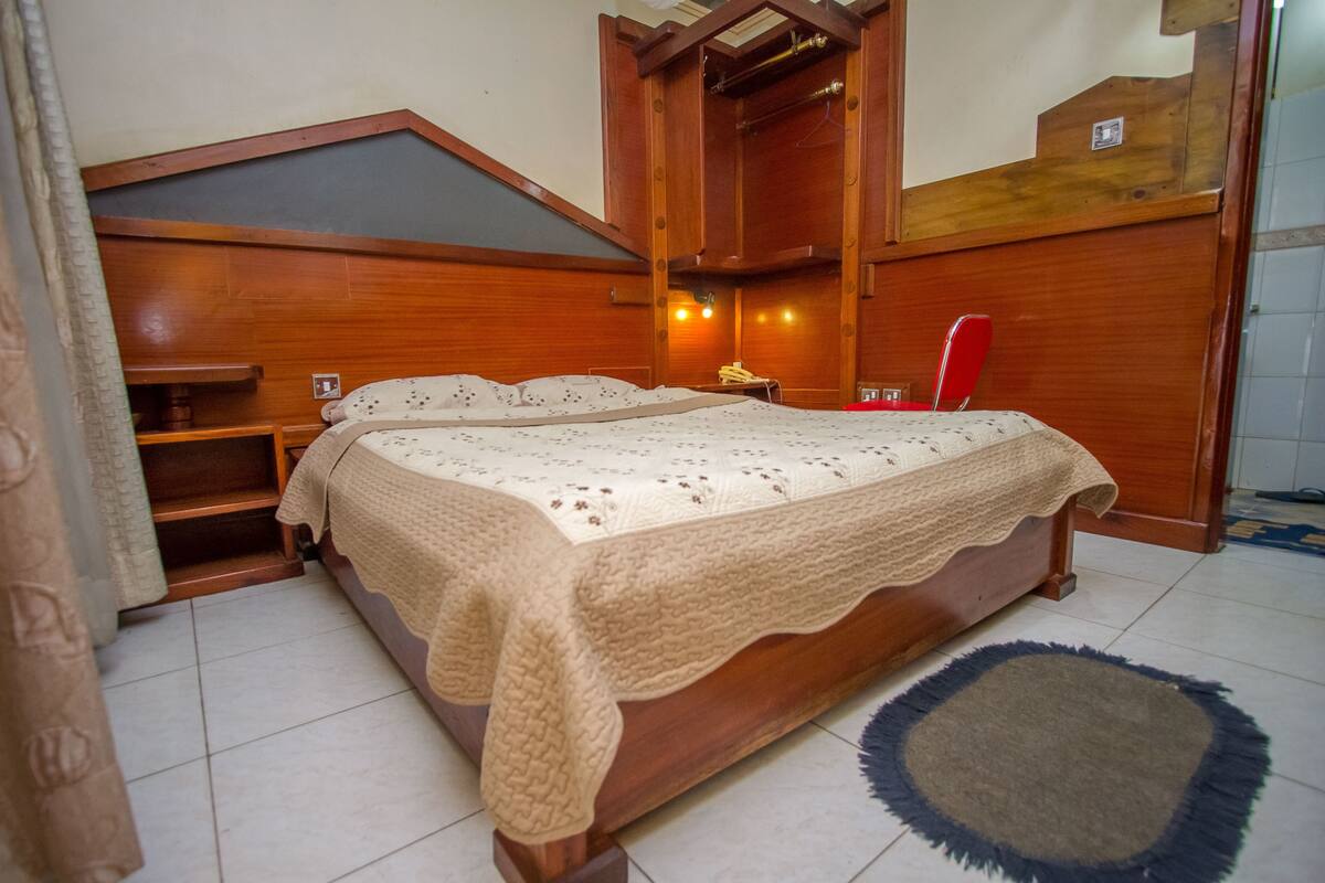 Chambre Double Standard | Coffres-forts dans les chambres, bureau, Wi-Fi gratuit, draps fournis