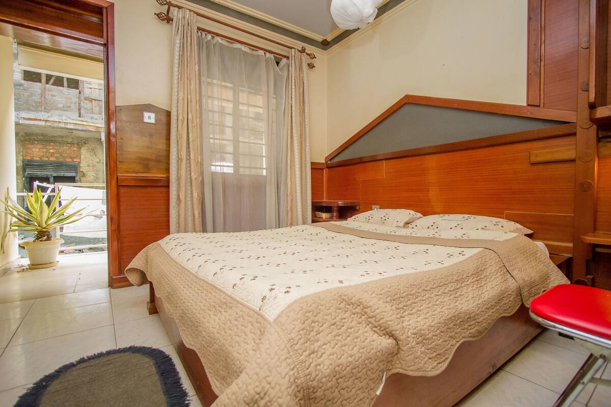 Chambre Standard avec lits jumeaux | Coffres-forts dans les chambres, bureau, Wi-Fi gratuit, draps fournis