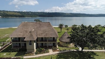 Deluxe Double or Twin Room | Lake view