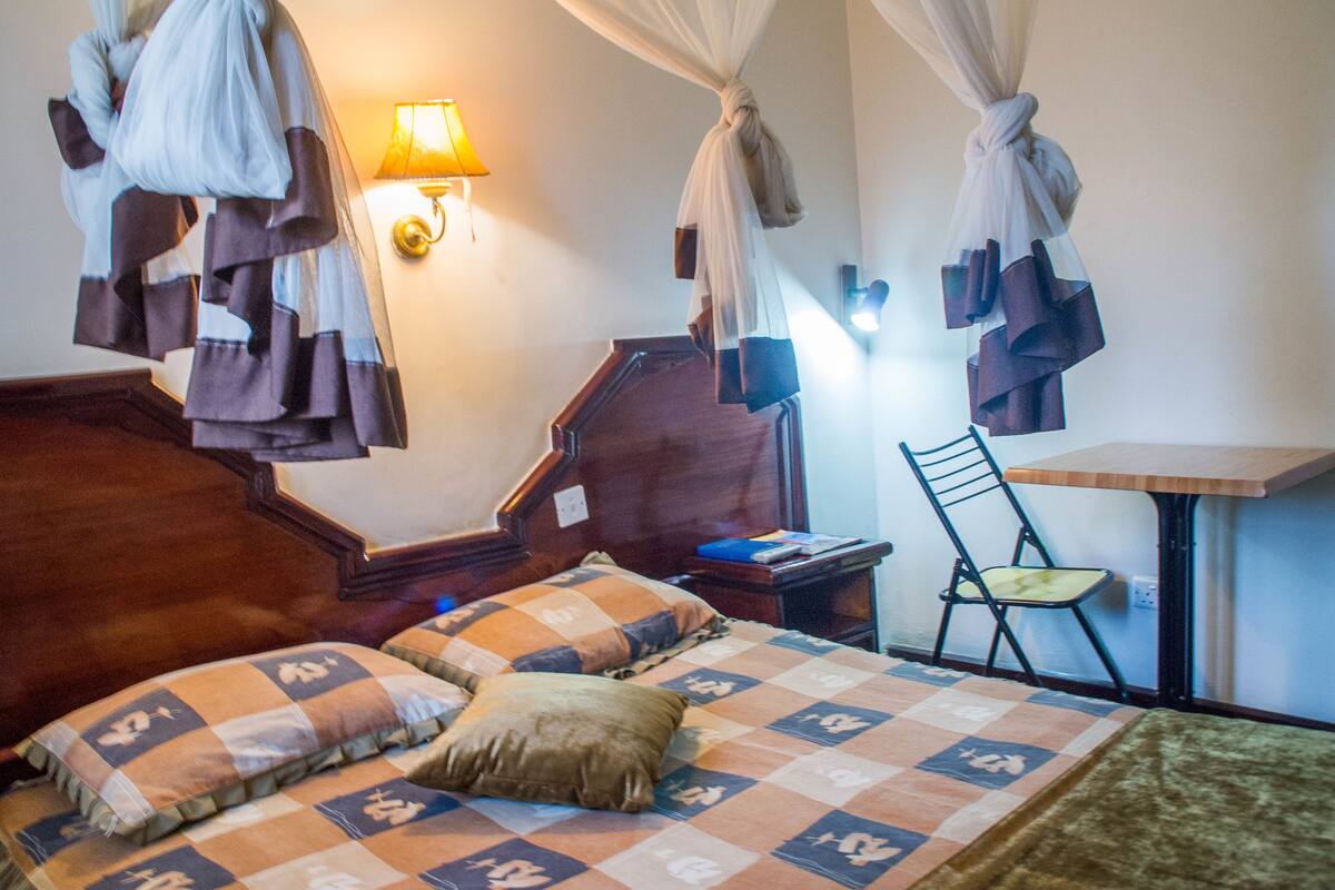 Suite Deluxe | Escritorio, wifi gratis, ropa de cama