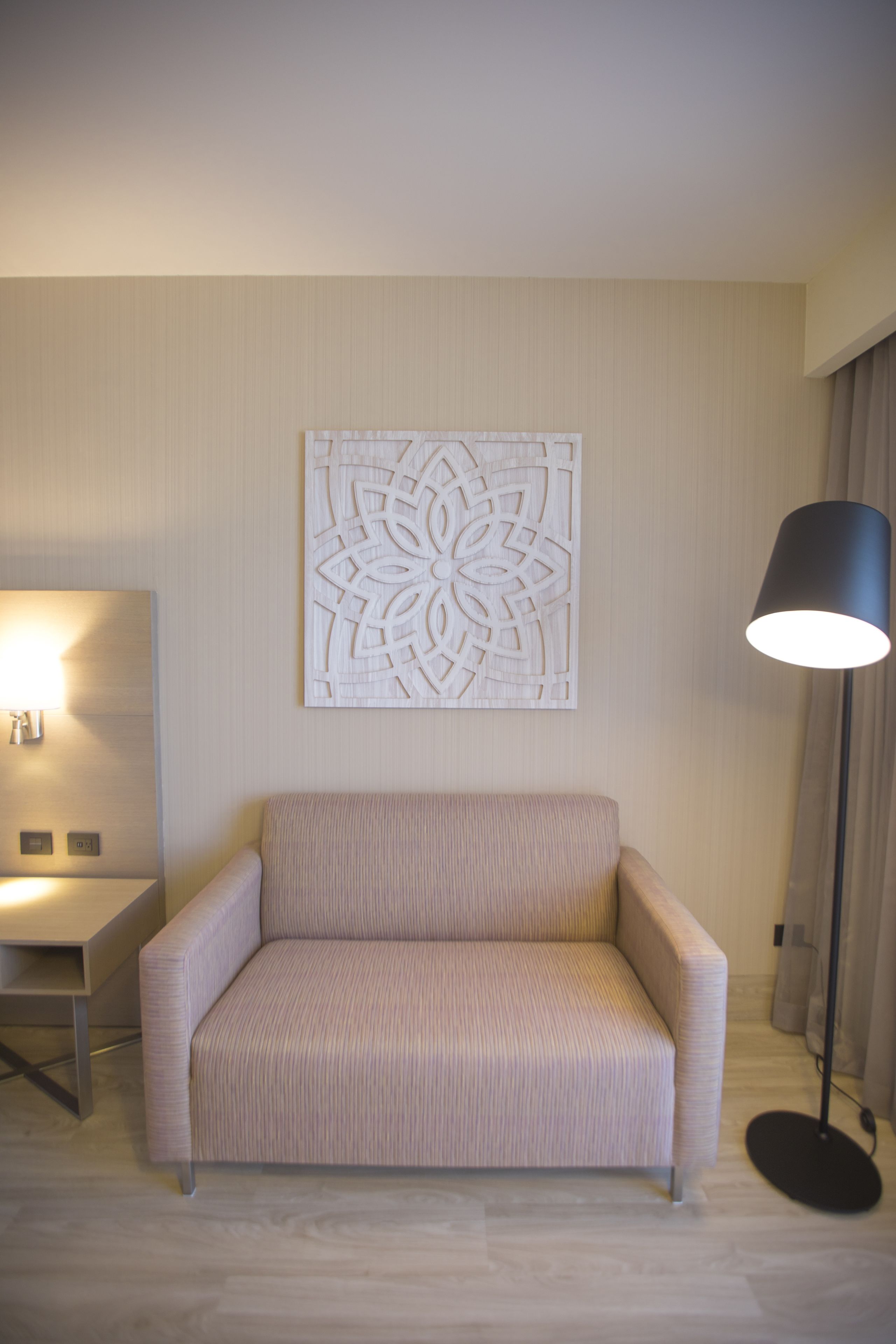 deluxe room, 1 king bed | living area | 43-inch flat-screen tv with cable channels, tv