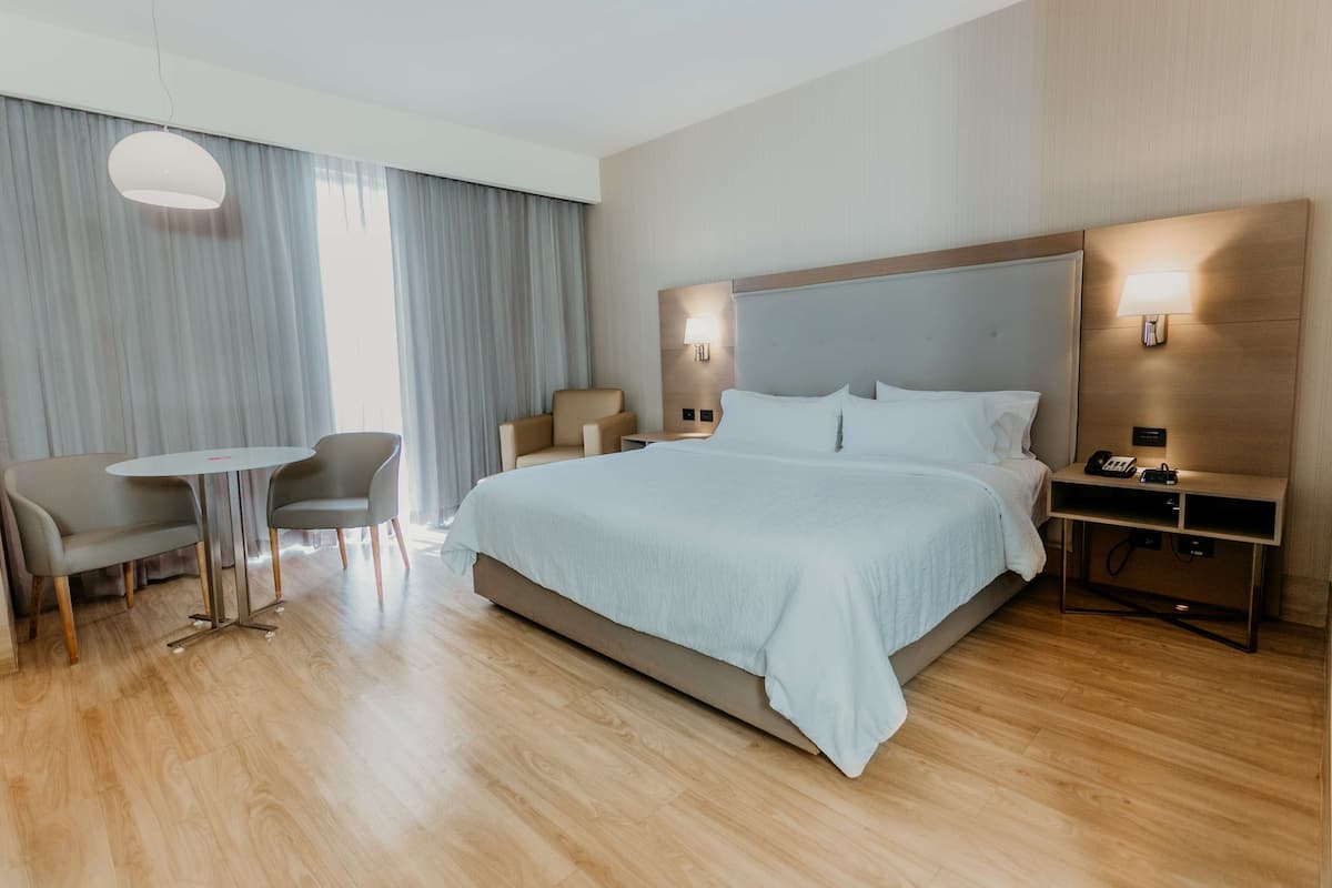 Seprai premium, brankas, dan setrika/meja setrika