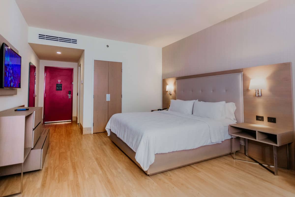 Kamar, 1 Tempat Tidur King (Oversized) | Seprai premium, brankas, dan setrika/meja setrika