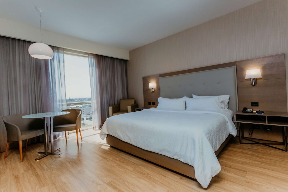 Seprai premium, brankas, dan setrika/meja setrika