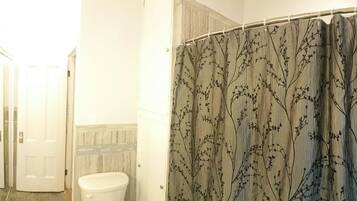 Classic Room, 1 King Bed, Shared Bathroom | Bathroom | Combined shower/tub, free toiletries, towels