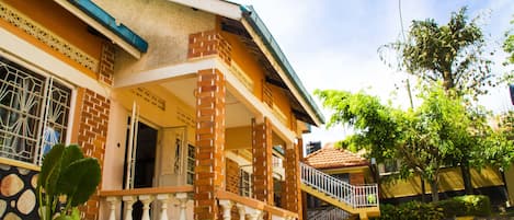 المنطقة المحيطة بالمنشأة