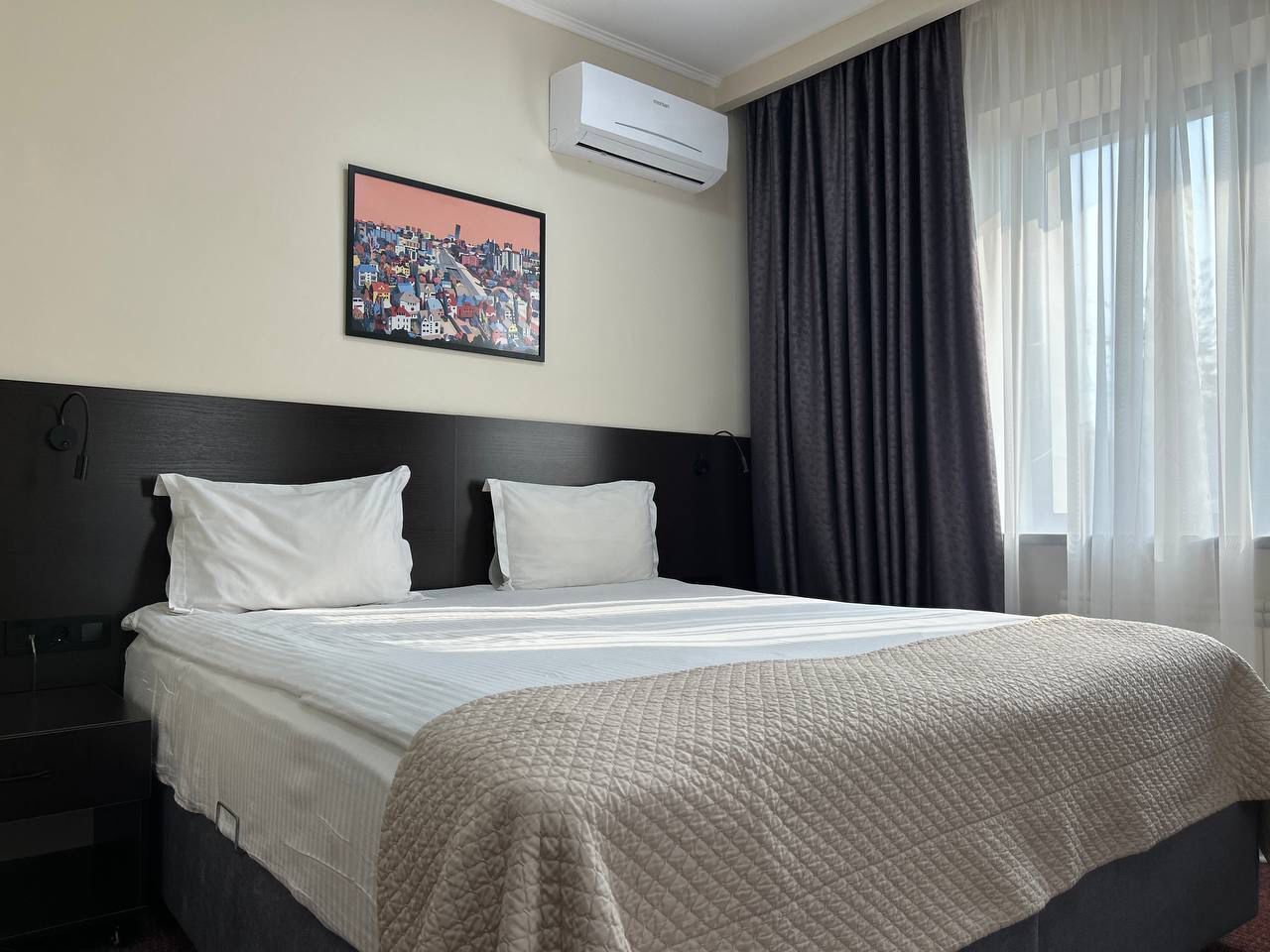 高级房 | 迷你吧、客房内保险箱、遮光窗帘、隔音