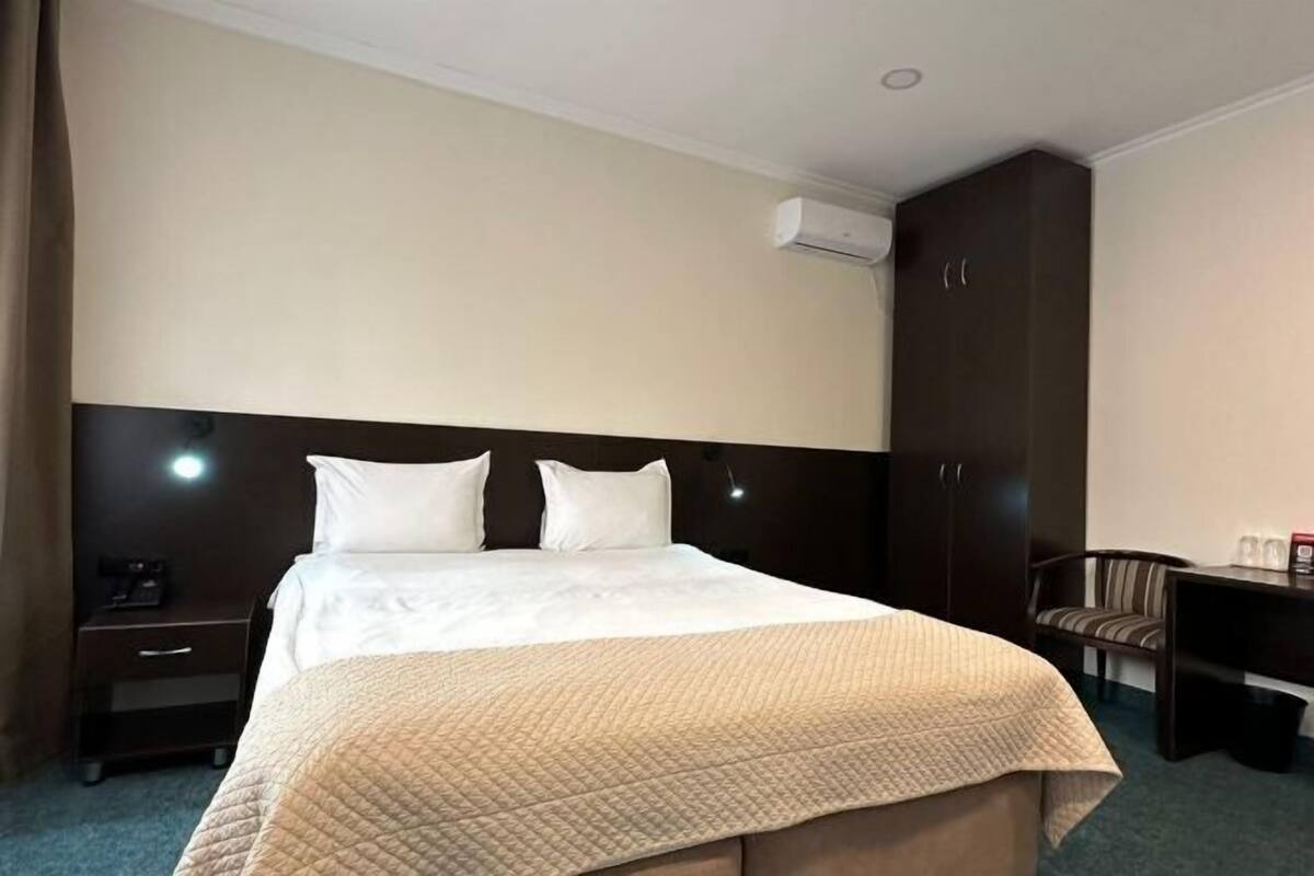 1 habitación, minibar y caja de seguridad en la habitación