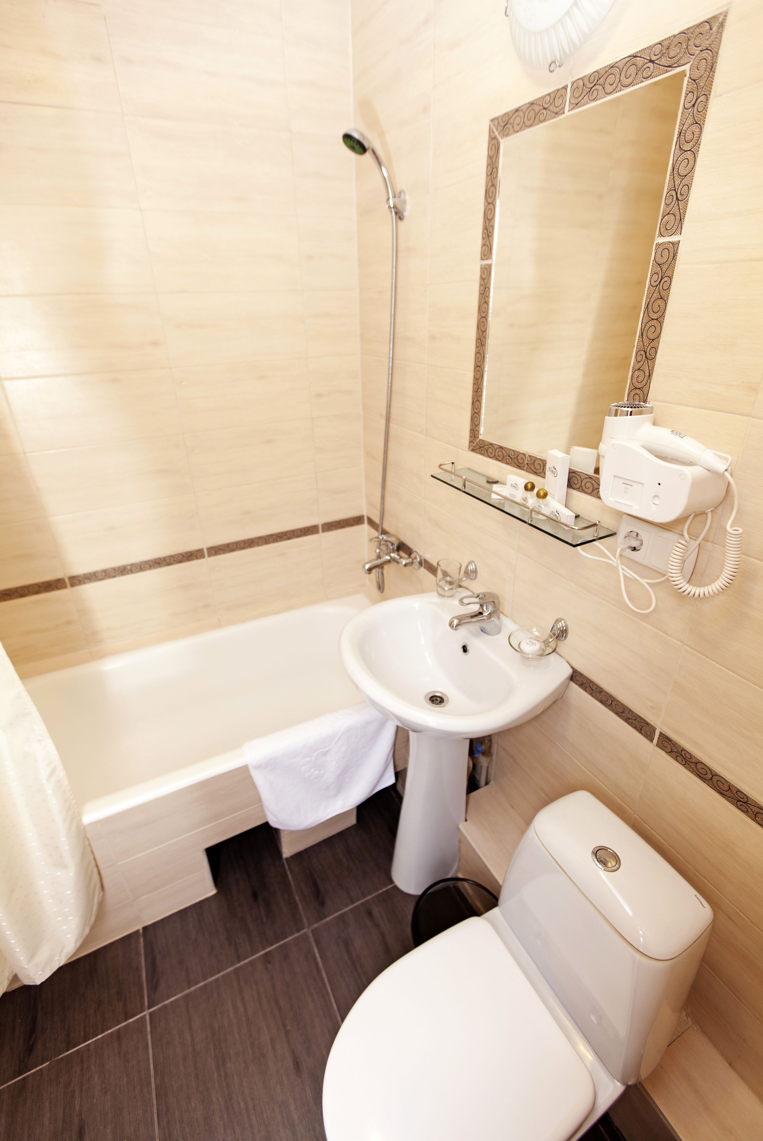 standard single room, 1 bedroom | bathroom | deep-soaking bathtub, free toiletries, hair dryer, bathrobes