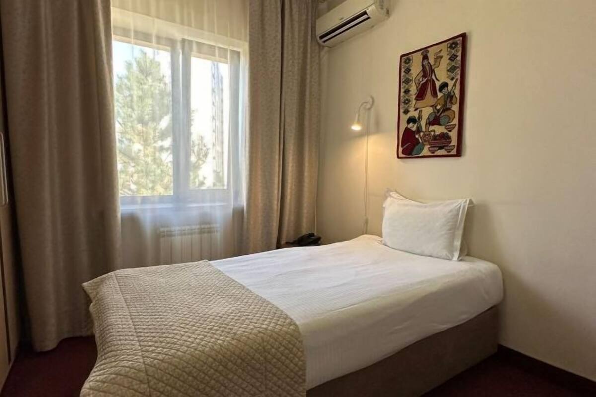 1 habitación, minibar y caja de seguridad en la habitación