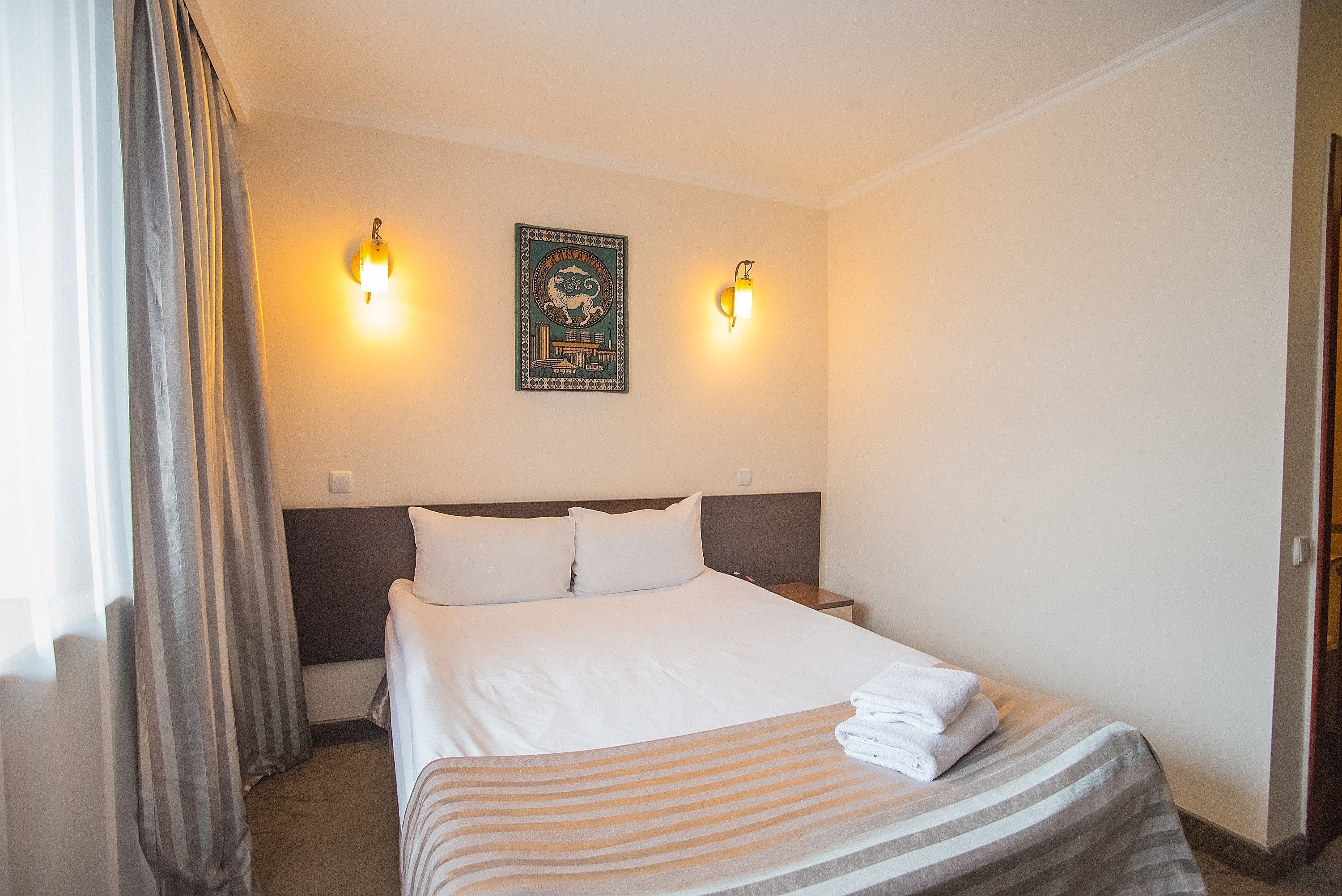 Habitación individual estándar, 1 habitación | Minibar, caja de seguridad en la habitación y cortinas blackout 