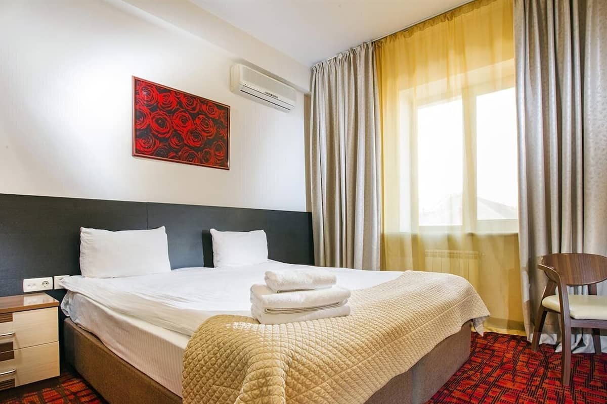 Habitación Deluxe | 1 dormitorio, minibar, caja fuerte y cortinas opacas