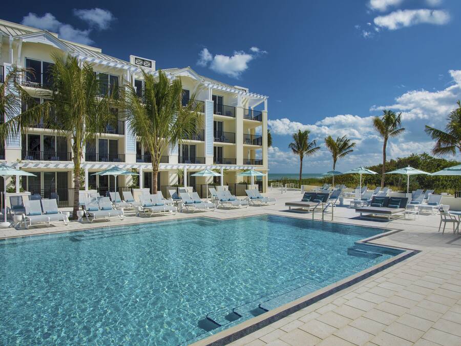 2 outdoor pools, pool umbrellas, sun loungers