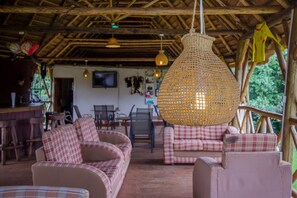 Lobby - Roots Retreat and Camping Resort (Entebbe)