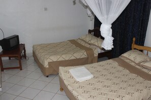 Quarto casal standard | Escrivaninha, Wi-Fi de cortesia