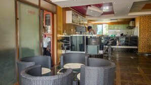 Restaurant - Sal's Boutique Hotel (Kampala)