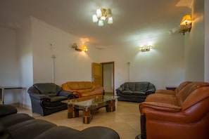 Executive lounge - Hibis Hotel (Entebbe)
