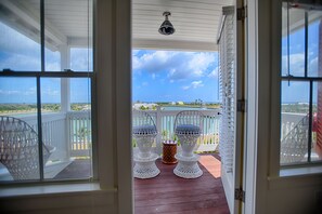 Hibiscus Suite - 1 King Bed (Harbor & Ocean Views) | Utsikt fra balkong