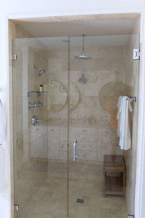 Bathroom shower - The Sandpiper Inn & Cottages (Crossing Rocks)