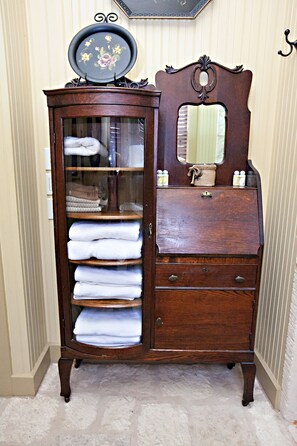 Interior detail - Das Solheid Sunday House (Fredericksburg)