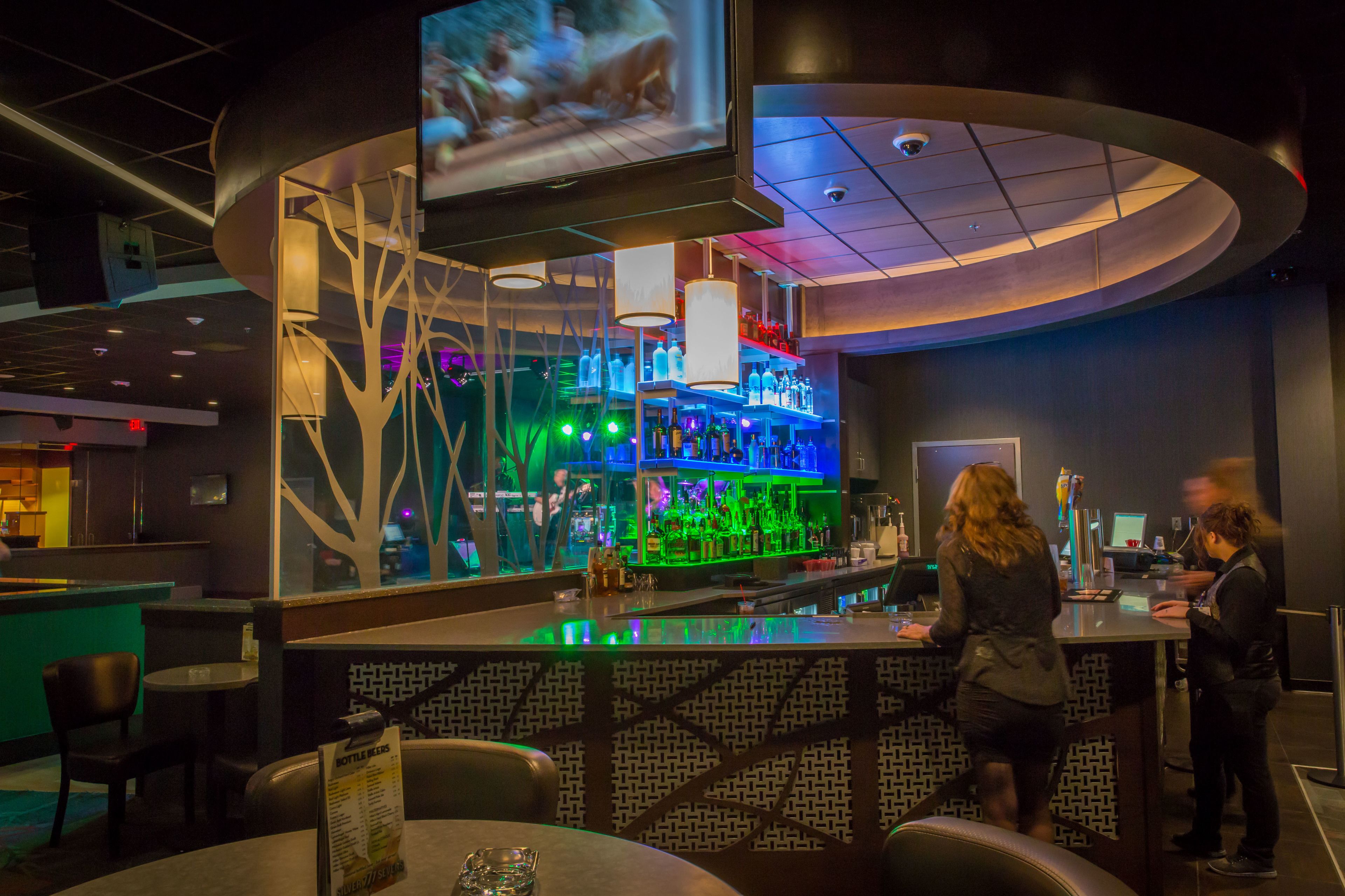 3 bars/lounges, sports bar