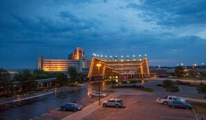 A parking lot with cars and a building with a unique architectural design. - Grand Casino Hinckley (Hinckley)