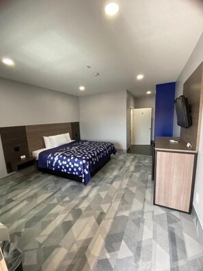 Ropa de cama de alta calidad, muebles diferentes y escritorio 