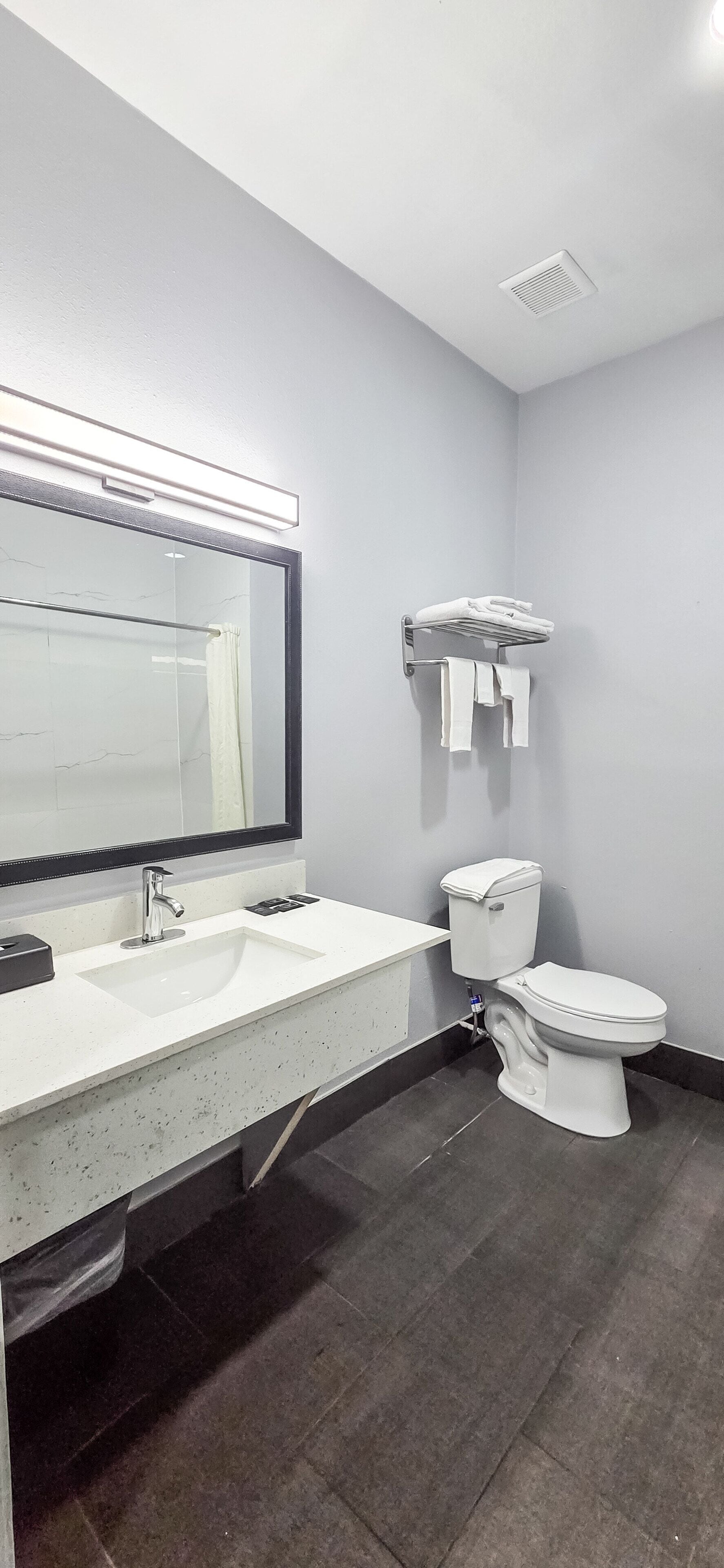 Standard Room, 1 King Bed, Kitchenette, Weekly | Cuisine privée | Réfrigérateur, micro-ondes, plaque de cuisson