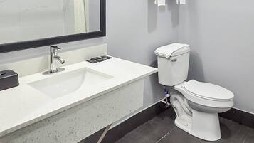 Standard Room, 1 King Bed, Kitchenette, Weekly | Eget kjøkken | Kjøleskap, mikrobølgeovn og kokeplater