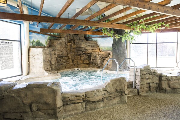 Indoor spa tub - Grand Casino Mille Lacs (Onamia)