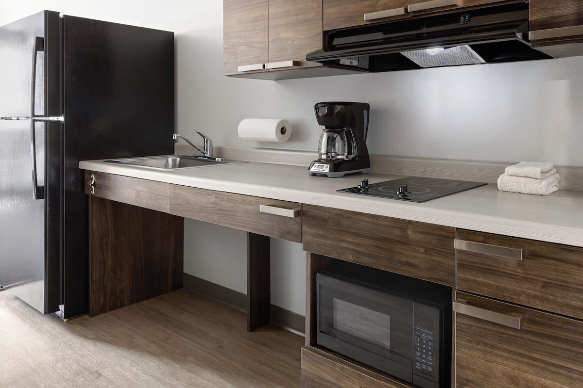 fridge, microwave, stovetop, coffee/tea maker