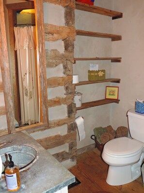 CayCay's Cabin | Bathroom | Shower, free toiletries, towels - CayCay's Cabin (Fredericksburg)