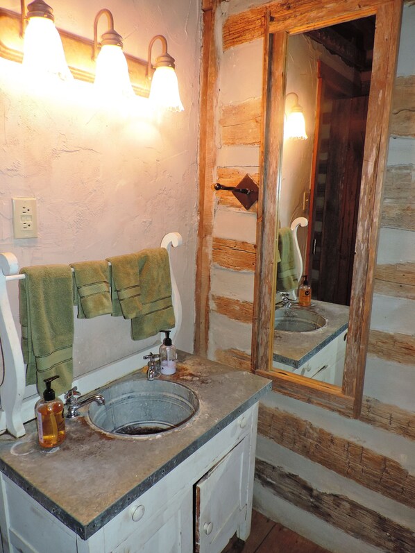 Bathroom sink - CayCay's Cabin (Fredericksburg)