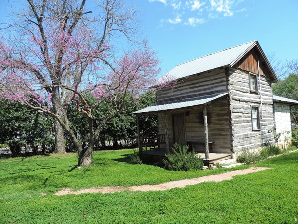 Front of property - CayCay's Cabin (Fredericksburg)