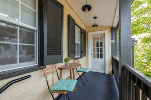 Premium bedding, individually decorated, individually furnished - The Georgetown House (Washington)