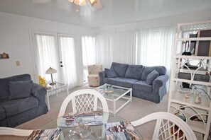 Condo, 2 Bedrooms | Living area